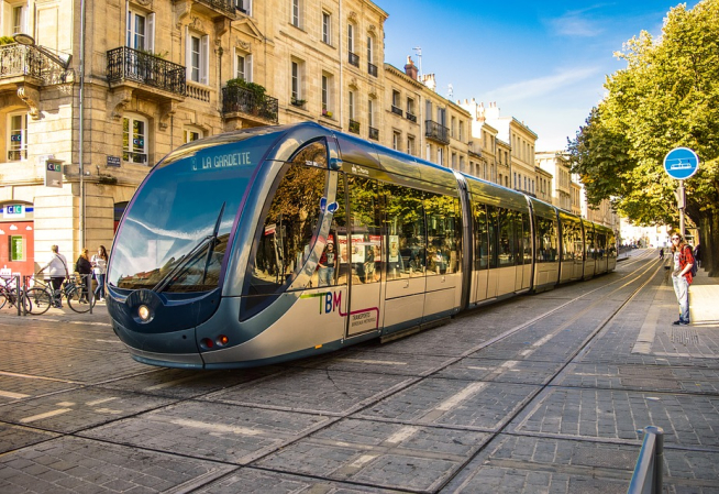 Photo du tramway de Bordeaux dans le centre ville