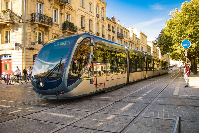 Photo du tramway de Bordeaux dans le centre ville