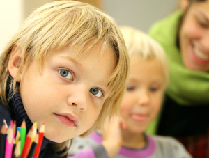 Photo en gros plan d'un enfant à l'école