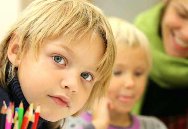 Photo en gros plan d'un enfant à l'école