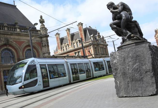 Photo d'un tramway dans une ville fra,çaise moyenne