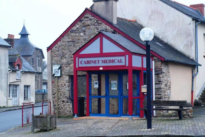 Photo d'un cabinet médical dans une petite ville