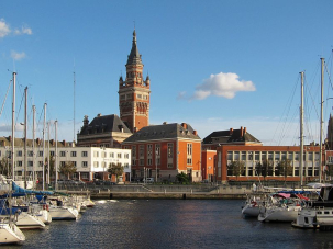 Photo de l'hôtel de ville de Dunkerque, depuis le port