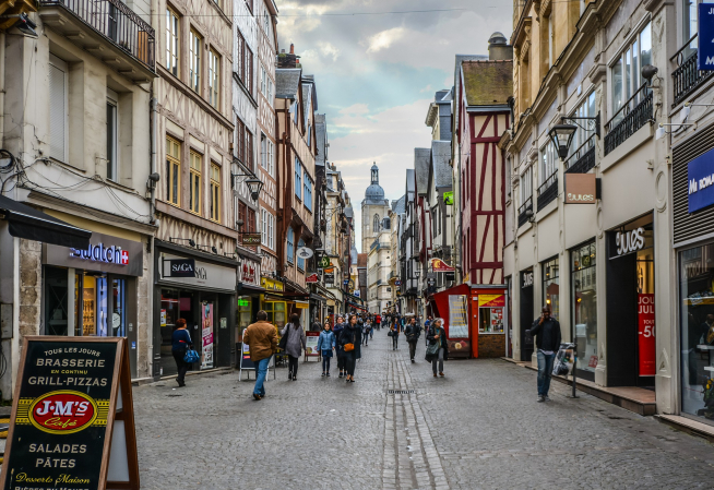 Photo d'un centre ville de taille moyenne