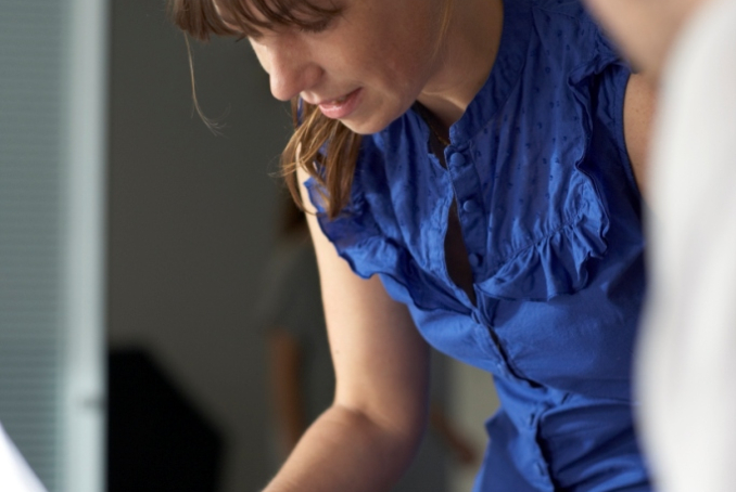 Photo d'une femme médecin en activité salariée