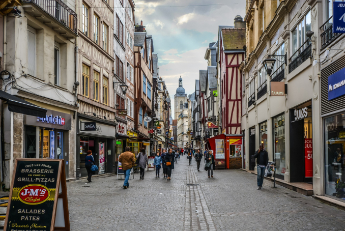 Photo d'un centre ville de taille moyenne